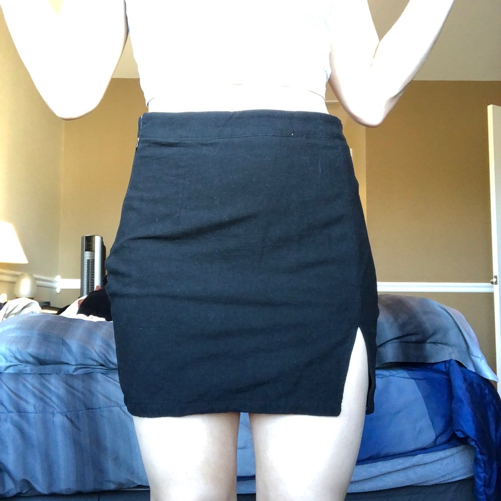 Black skirt with slit